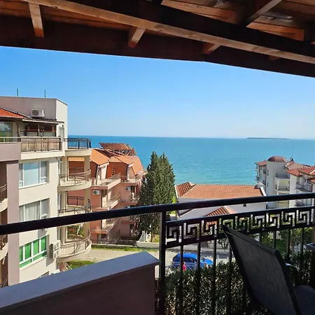 Larenta стилни с 2 спални и гледка море в влас *