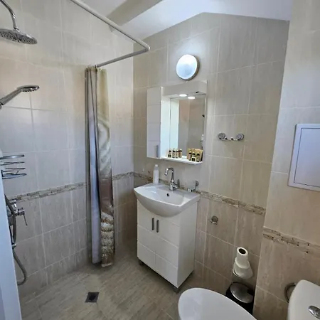 Larenta стилни с 2 спални и гледка море в влас