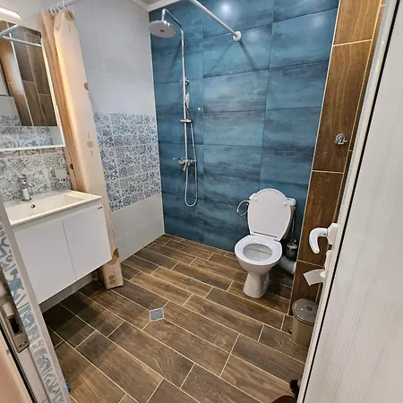 Larenta Sveti Vlas, Ulitsa Cherno 12 *