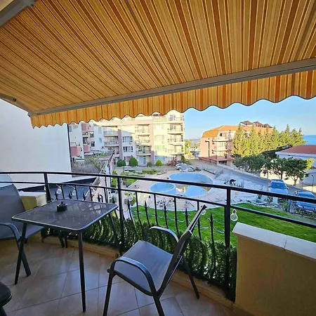 Apartamento Larenta стилни с 2 спални и гледка море в влас