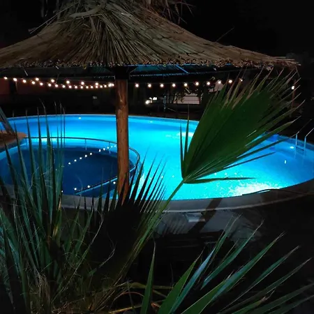 Larenta стилни с 2 спални и гледка море в влас *