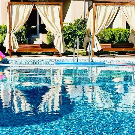 Apartamento Larenta стилни с 2 спални и гледка море в влас *