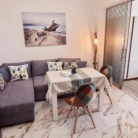 Larenta Sveti Vlas, Ulitsa Cherno 12 Свети Влас