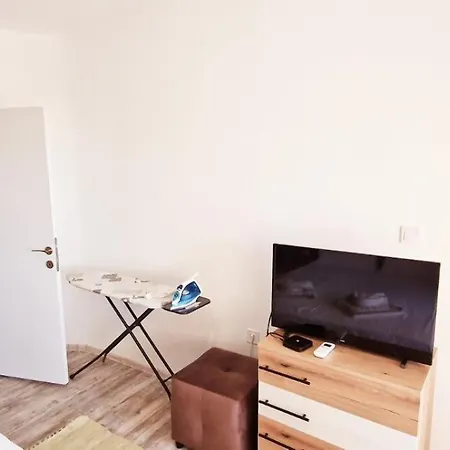 Larenta Sveti Vlas, Ulitsa Cherno 12 *