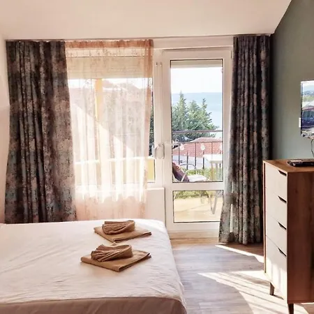 Larenta Sveti Vlas, Ulitsa Cherno 12 Свети Влас