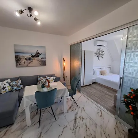 Apartman Larenta стилни с 2 спални и гледка море в влас *