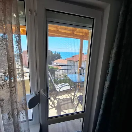 Larenta стилни с 2 спални и гледка море в влас Szveti Vlasz
