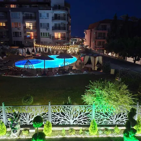 Lejlighed Larenta стилни с 2 спални и гледка море в влас *