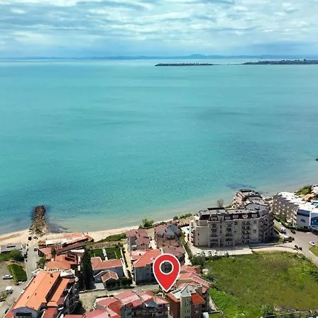 Apartment Larenta стилни с 2 спални и гледка море в влас *
