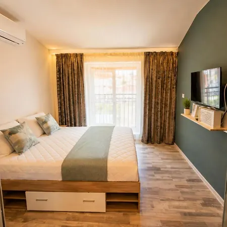 Apartment Larenta стилни с 2 спални и гледка море в влас *