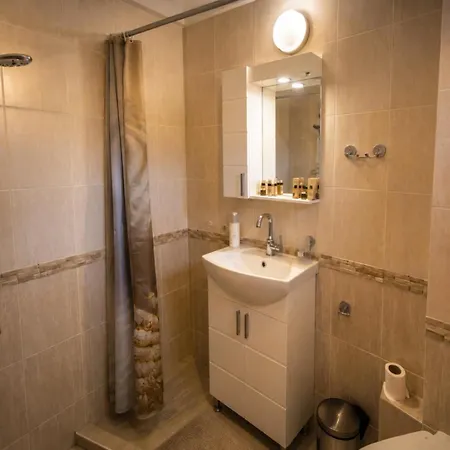 Larenta стилни с 2 спални и гледка море в влас Apartment