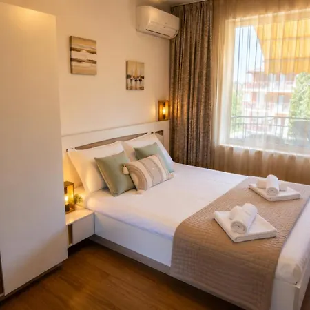 Apartment Larenta стилни с 2 спални и гледка море в влас