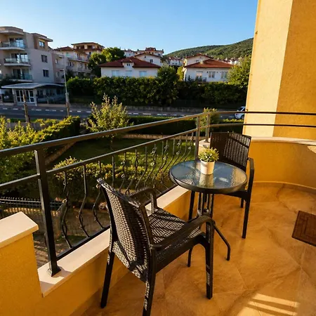 Larenta стилни с 2 спални и гледка море в влас Apartment *