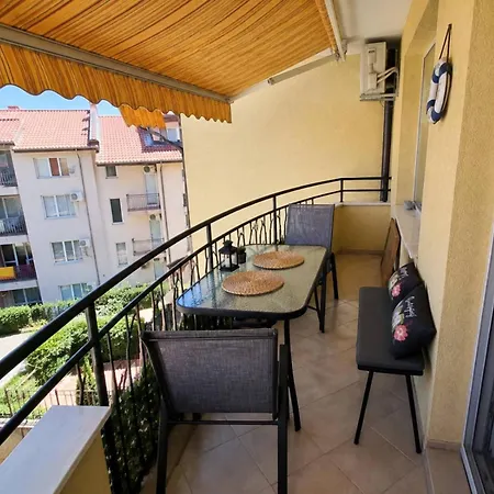 Apartment Larenta стилни с 2 спални и гледка море в влас