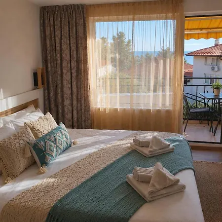 Apartment Larenta стилни с 2 спални и гледка море в влас Sveti Vlas