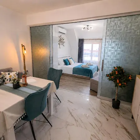 Apartment Larenta стилни с 2 спални и гледка море в влас