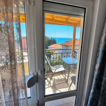 Apartment Larenta стилни с 2 спални и гледка море в влас *