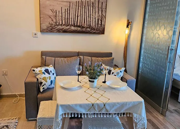 Larenta стилни с 2 спални и гледка море в влас Апартаменты