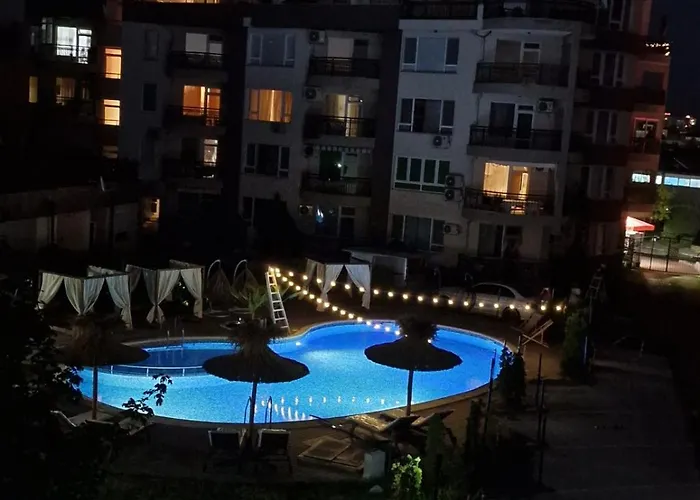 Larenta стилни с 2 спални и гледка море в влас *