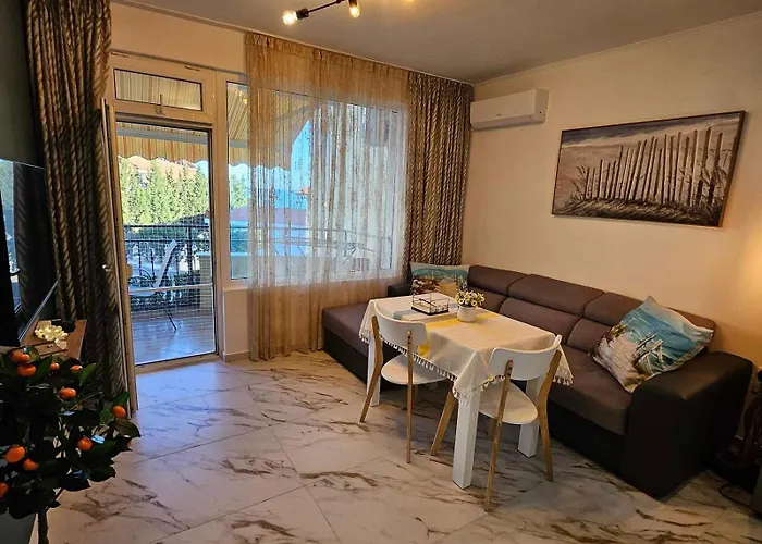 Larenta стилни с 2 спални и гледка море в влас Апартаменты *