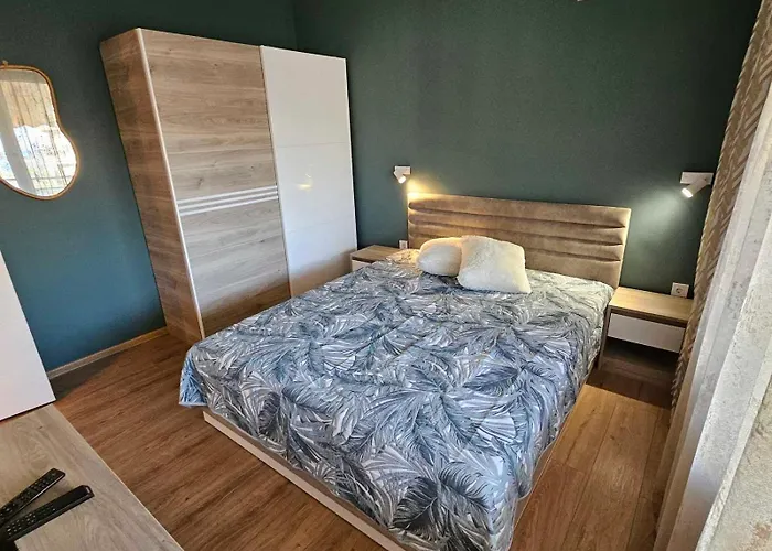 Апартаменты Larenta стилни с 2 спални и гледка море в влас Свети-Влас