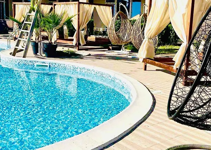 Апартаменты Larenta стилни с 2 спални и гледка море в влас *