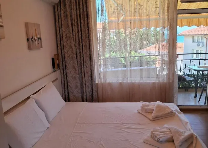 Larenta стилни с 2 спални и гледка море в влас Апартаменты