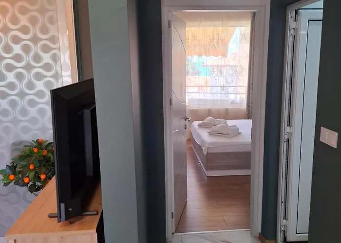 Larenta стилни с 2 спални и гледка море в влас *