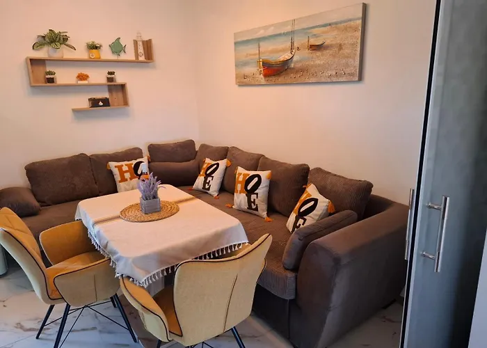 Апартаменты Larenta стилни с 2 спални и гледка море в влас Свети-Влас