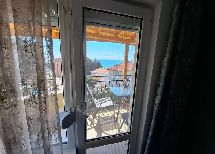 Larenta стилни с 2 спални и гледка море в влас Свети-Влас