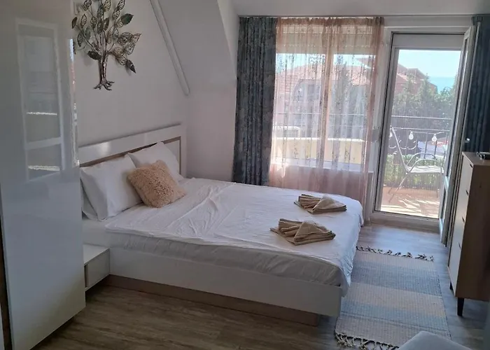 Larenta стилни с 2 спални и гледка море в влас * Свети-Влас