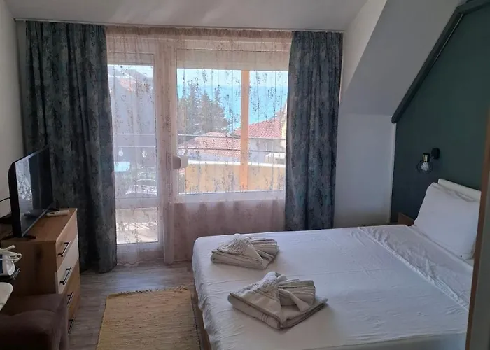 Апартаменты Larenta стилни с 2 спални и гледка море в влас *