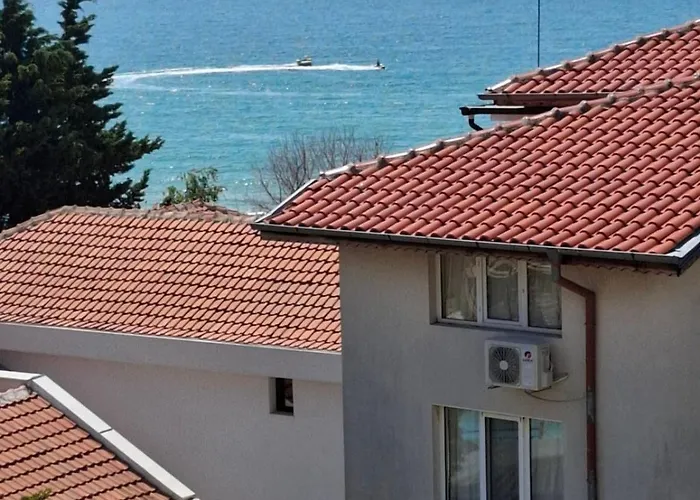 Апартаменты Larenta стилни с 2 спални и гледка море в влас Свети-Влас