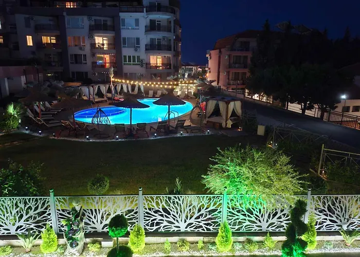 Апартаменты Larenta стилни с 2 спални и гледка море в влас *